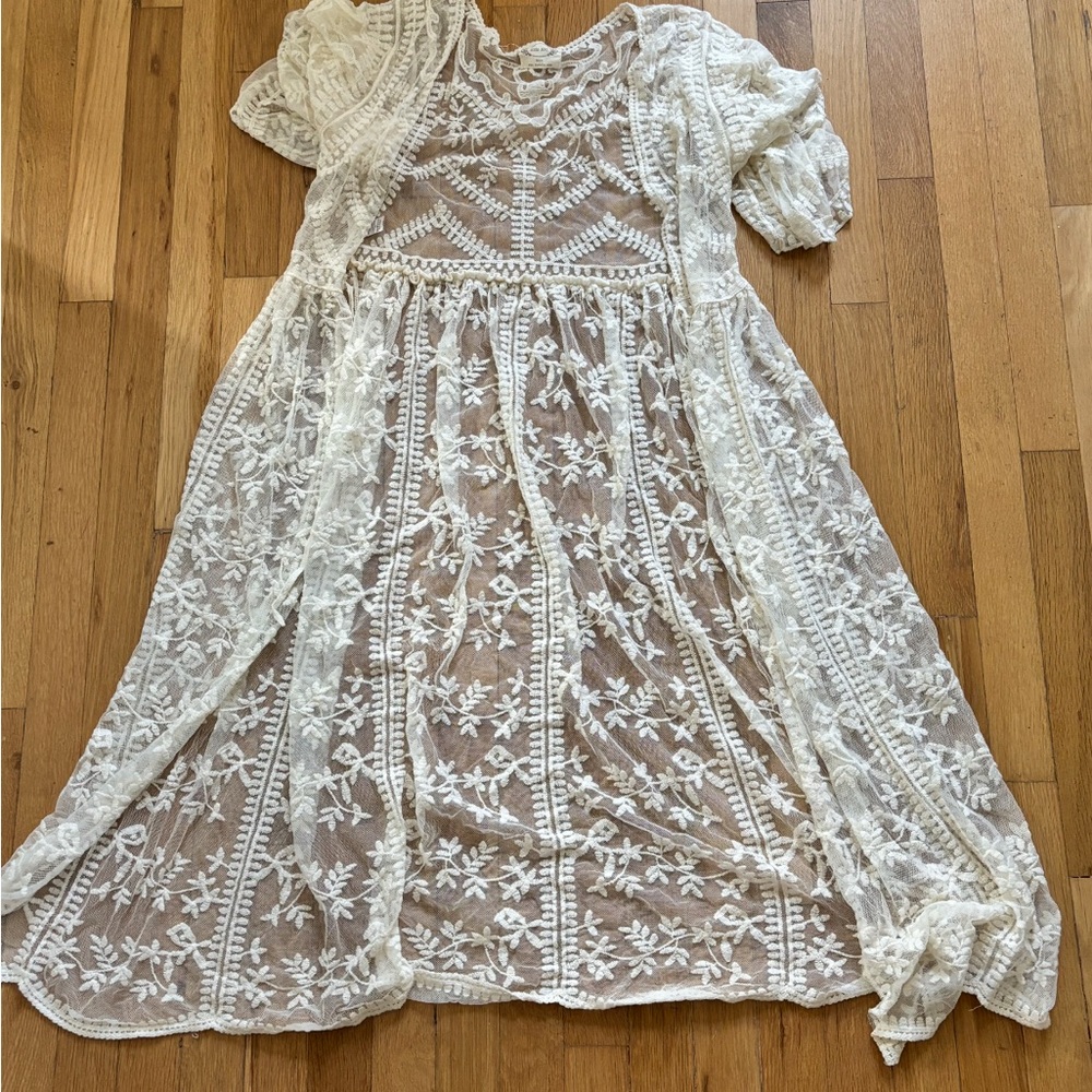 Elegant White Lace women’s joyfully
